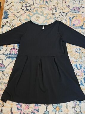 Womena 24 Seven Black Pleated Dress - Like New